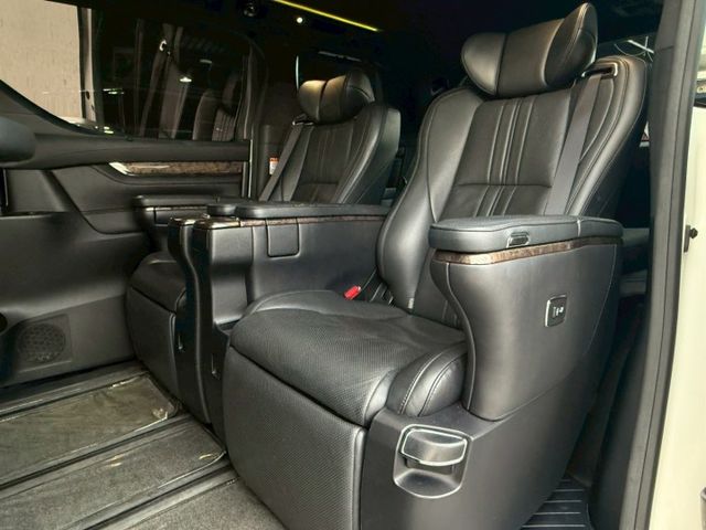 優雅兼霸氣霸氣六人商務車 原版件無事故無泡水 漂亮車 實跑保證 屏東商務車推薦:汶松國際汽車  第8張相片