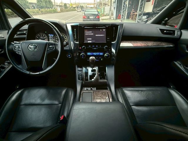 優雅兼霸氣霸氣六人商務車 原版件無事故無泡水 漂亮車 實跑保證 屏東商務車推薦:汶松國際汽車  第9張相片