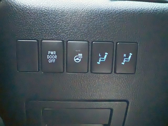 優雅兼霸氣霸氣六人商務車 原版件無事故無泡水 漂亮車 實跑保證 屏東商務車推薦:汶松國際汽車  第13張相片