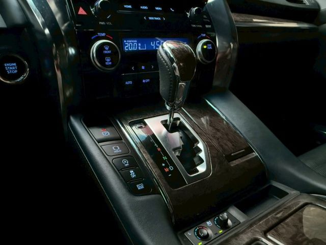 優雅兼霸氣霸氣六人商務車 原版件無事故無泡水 漂亮車 實跑保證 屏東商務車推薦:汶松國際汽車  第17張相片