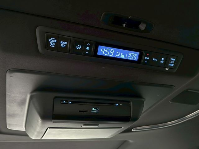 優雅兼霸氣霸氣六人商務車 原版件無事故無泡水 漂亮車 實跑保證 屏東商務車推薦:汶松國際汽車  第20張相片