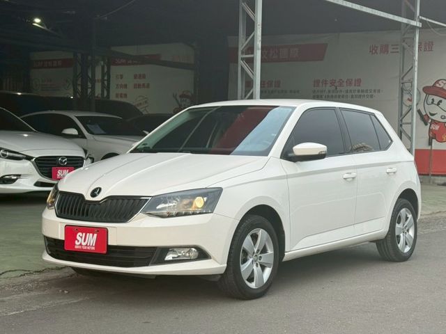 都市好代步 市區好停車 前後錄行車紀錄器 免鑰匙啟動 倒車顯影 安卓機已安裝好 屏東中古車推薦：汶松國際汽車  第1張相片