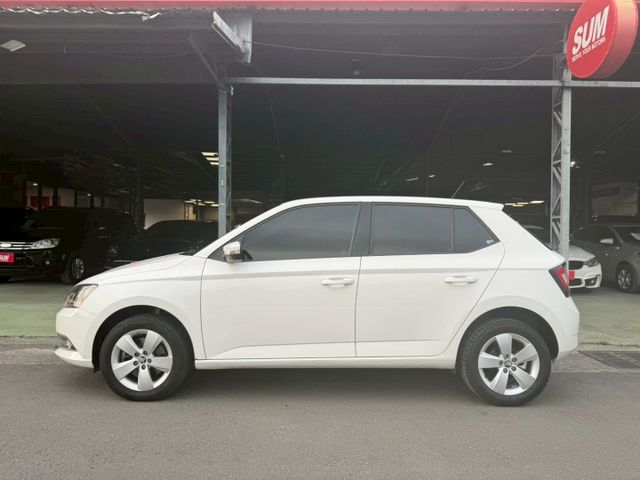 都市好代步 市區好停車 前後錄行車紀錄器 免鑰匙啟動 倒車顯影 安卓機已安裝好 屏東中古車推薦：汶松國際汽車  第2張相片