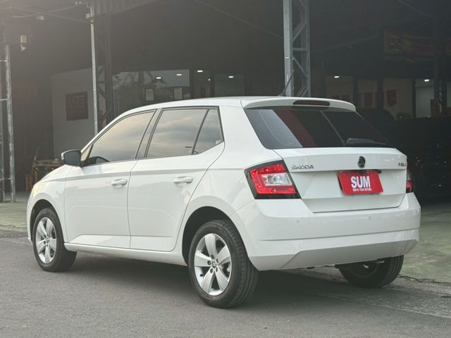 都市好代步 市區好停車 前後錄行車紀錄器 免鑰匙啟動 倒車顯影 安卓機已安裝好 屏東中古車推薦：汶松國際汽車  第3張相片