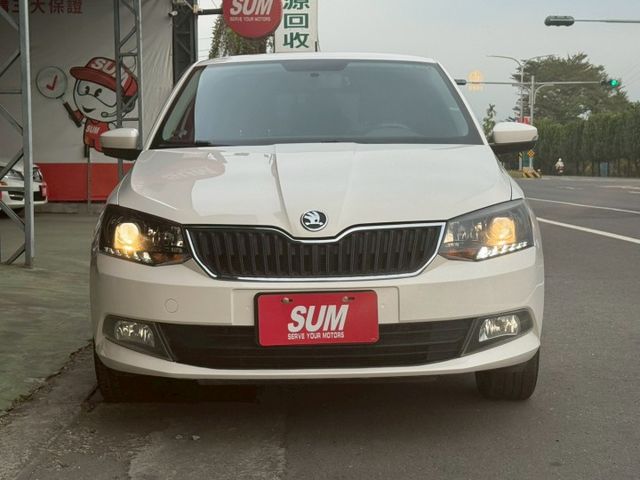 都市好代步 市區好停車 前後錄行車紀錄器 免鑰匙啟動 倒車顯影 安卓機已安裝好 屏東中古車推薦：汶松國際汽車  第4張相片