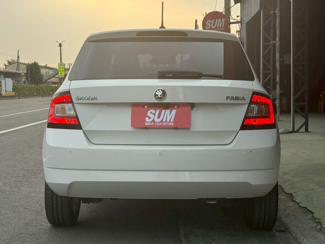 都市好代步 市區好停車 前後錄行車紀錄器 免鑰匙啟動 倒車顯影 安卓機已安裝好 屏東中古車推薦：汶松國際汽車  第5張相片