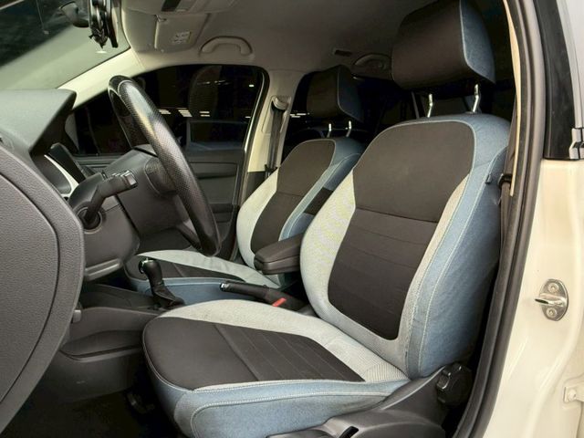 都市好代步 市區好停車 前後錄行車紀錄器 免鑰匙啟動 倒車顯影 安卓機已安裝好 屏東中古車推薦：汶松國際汽車  第7張相片