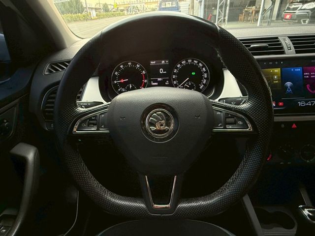 都市好代步 市區好停車 前後錄行車紀錄器 免鑰匙啟動 倒車顯影 安卓機已安裝好 屏東中古車推薦：汶松國際汽車  第10張相片