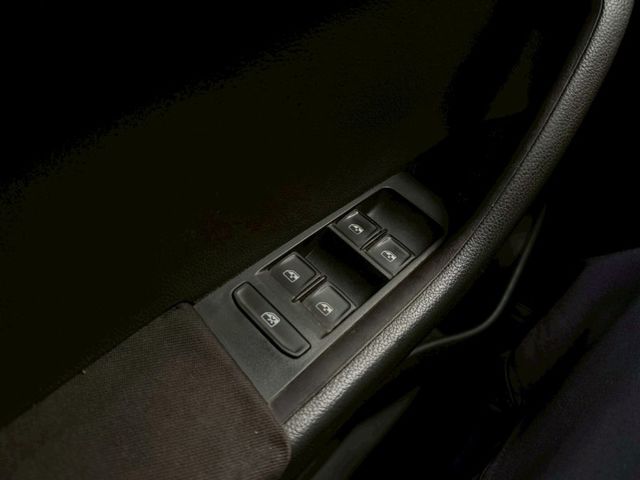 都市好代步 市區好停車 前後錄行車紀錄器 免鑰匙啟動 倒車顯影 安卓機已安裝好 屏東中古車推薦：汶松國際汽車  第14張相片