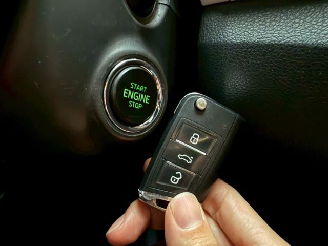 都市好代步 市區好停車 前後錄行車紀錄器 免鑰匙啟動 倒車顯影 安卓機已安裝好 屏東中古車推薦：汶松國際汽車  第16張相片