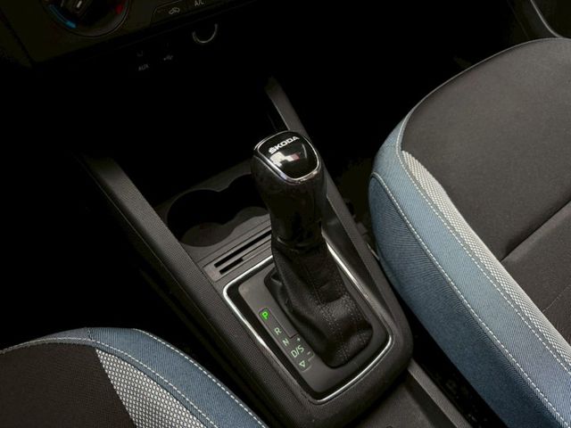 都市好代步 市區好停車 前後錄行車紀錄器 免鑰匙啟動 倒車顯影 安卓機已安裝好 屏東中古車推薦：汶松國際汽車  第18張相片