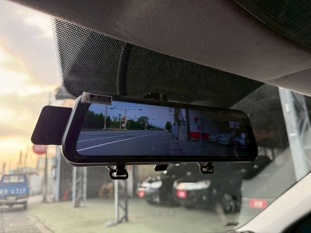 都市好代步 市區好停車 前後錄行車紀錄器 免鑰匙啟動 倒車顯影 安卓機已安裝好 屏東中古車推薦：汶松國際汽車  第19張相片