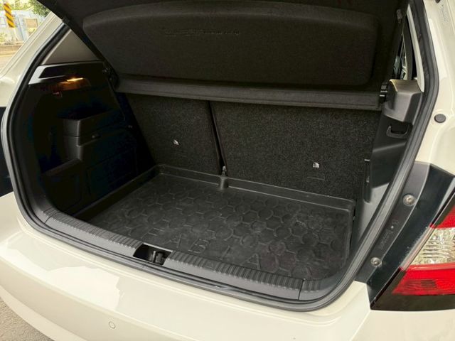 都市好代步 市區好停車 前後錄行車紀錄器 免鑰匙啟動 倒車顯影 安卓機已安裝好 屏東中古車推薦：汶松國際汽車  第20張相片