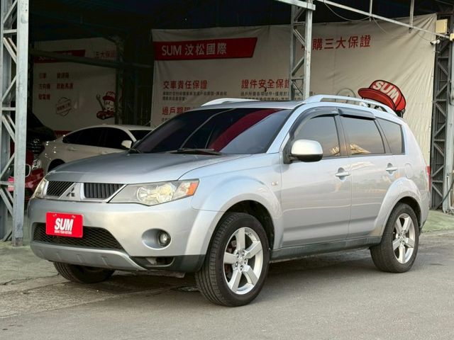 4WD 爬山涉水都不怕野外露營海邊釣魚超方便 I-KEY 摸門 冷熱通風椅 ACC 安卓機 改裝音響 屏東推薦：汶松國際  第1張相片