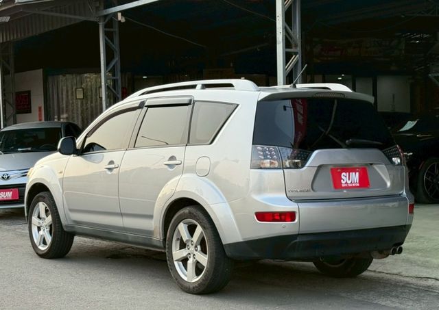 4WD 爬山涉水都不怕野外露營海邊釣魚超方便 I-KEY 摸門 冷熱通風椅 ACC 安卓機 改裝音響 屏東推薦：汶松國際  第3張相片