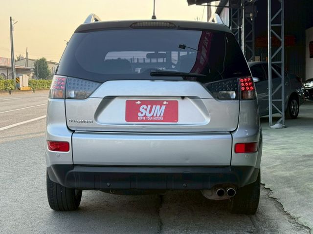 4WD 爬山涉水都不怕野外露營海邊釣魚超方便 I-KEY 摸門 冷熱通風椅 ACC 安卓機 改裝音響 屏東推薦：汶松國際  第5張相片