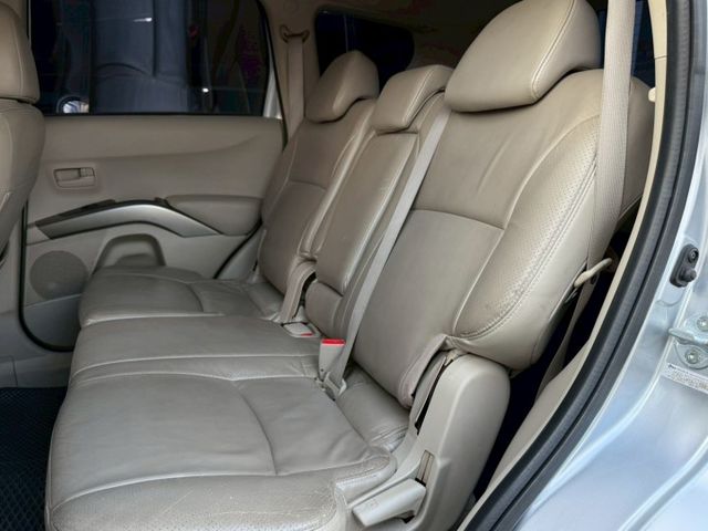 4WD 爬山涉水都不怕野外露營海邊釣魚超方便 I-KEY 摸門 冷熱通風椅 ACC 安卓機 改裝音響 屏東推薦：汶松國際  第8張相片