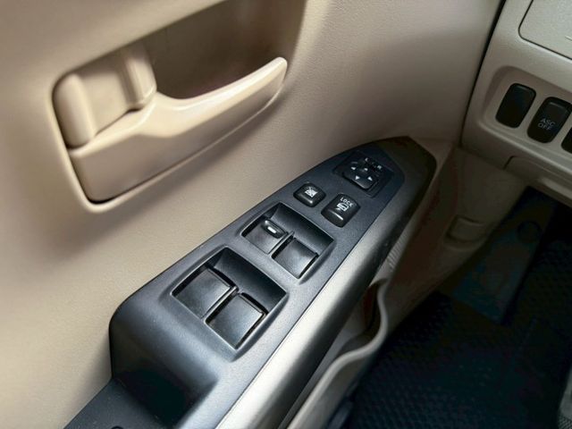 4WD 爬山涉水都不怕野外露營海邊釣魚超方便 I-KEY 摸門 冷熱通風椅 ACC 安卓機 改裝音響 屏東推薦：汶松國際  第13張相片