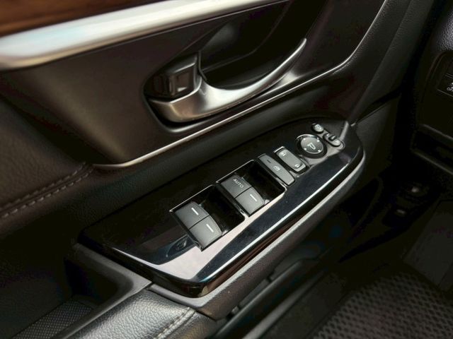 S版本 市場稀有 全景天窗 360環景系統 AppleCarPlay 雙前電動椅 ACC跟車 轉彎盲區中控螢幕顯示  第13張相片