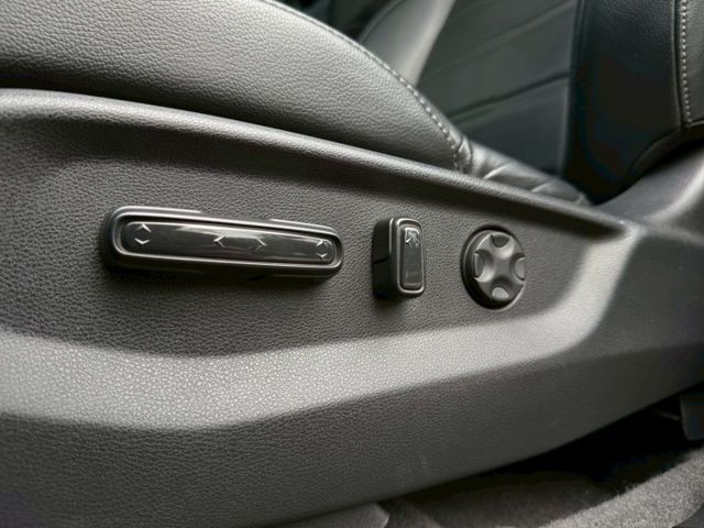 S版本 市場稀有 全景天窗 360環景系統 AppleCarPlay 雙前電動椅 ACC跟車 轉彎盲區中控螢幕顯示  第14張相片