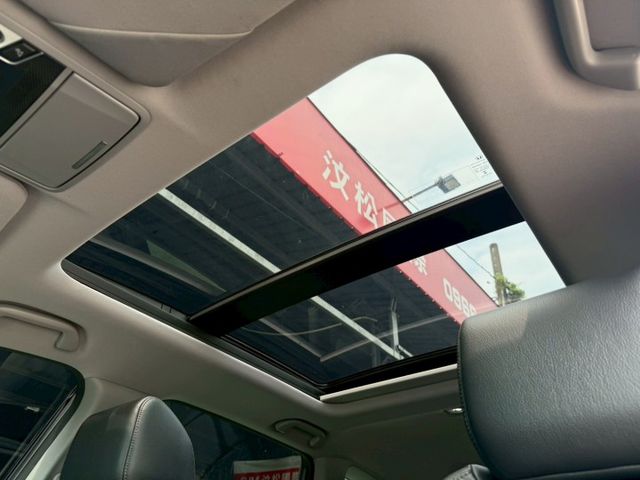 S版本 市場稀有 全景天窗 360環景系統 AppleCarPlay 雙前電動椅 ACC跟車 轉彎盲區中控螢幕顯示  第18張相片