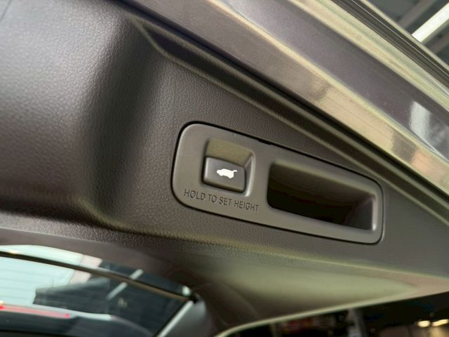 S版本 市場稀有 全景天窗 360環景系統 AppleCarPlay 雙前電動椅 ACC跟車 轉彎盲區中控螢幕顯示  第20張相片