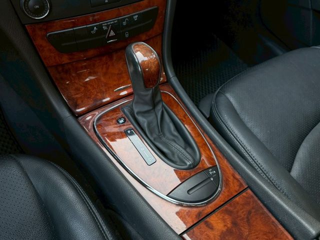 E240 一手車 只跑11萬公里 里程保證 漆面內裝完整 非常綿密 雙前電動座椅 屏東中古車推薦:汶松國際汽車  第15張相片