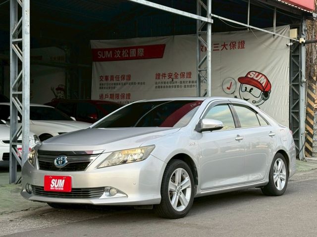 CAMRY Q版 改裝安卓機及360環景系統 I-KEY 摸門 雙前電動通風椅 抬顯 後座遮陽簾 電池健康 屏東中古車  第1張相片