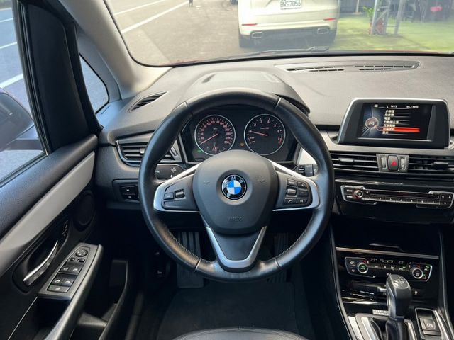 BMW 218I 五門車 媽媽代步買菜首選 國產車的價格升級雙B 屏東中古車推薦：汶松國際汽車  第8張相片