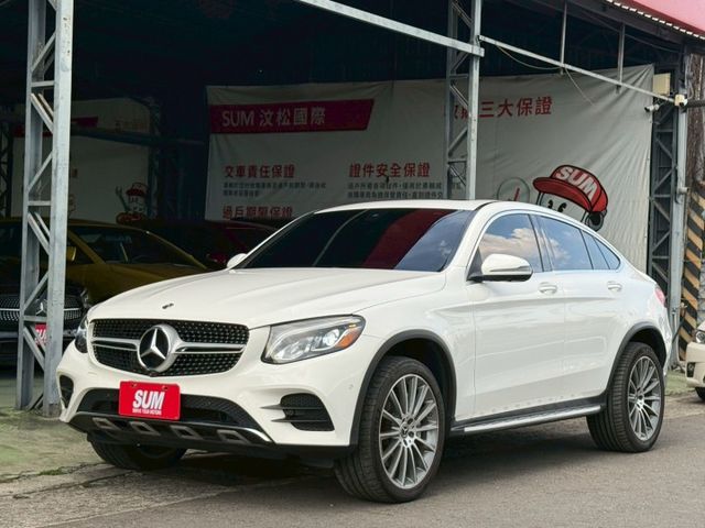 GLC300 COUPE 盲點偵測 摸們解鎖 免鑰匙啟動 360環景系統 定速 雙前電動座椅 四座加熱座椅 電動腳踢尾門  第1張相片