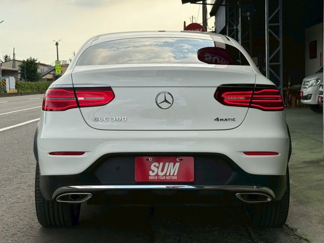 GLC300 COUPE 盲點偵測 摸們解鎖 免鑰匙啟動 360環景系統 定速 雙前電動座椅 四座加熱座椅 電動腳踢尾門  第5張相片