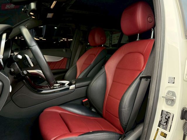 GLC300 COUPE 盲點偵測 摸們解鎖 免鑰匙啟動 360環景系統 定速 雙前電動座椅 四座加熱座椅 電動腳踢尾門  第8張相片