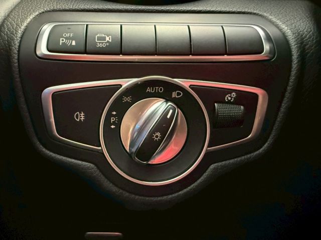 GLC300 COUPE 盲點偵測 摸們解鎖 免鑰匙啟動 360環景系統 定速 雙前電動座椅 四座加熱座椅 電動腳踢尾門  第12張相片