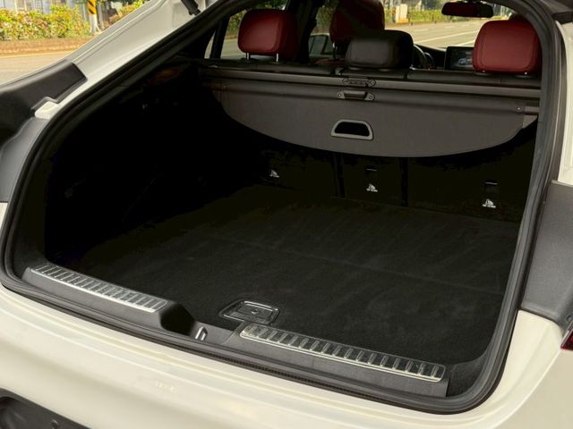 GLC300 COUPE 盲點偵測 摸們解鎖 免鑰匙啟動 360環景系統 定速 雙前電動座椅 四座加熱座椅 電動腳踢尾門  第19張相片