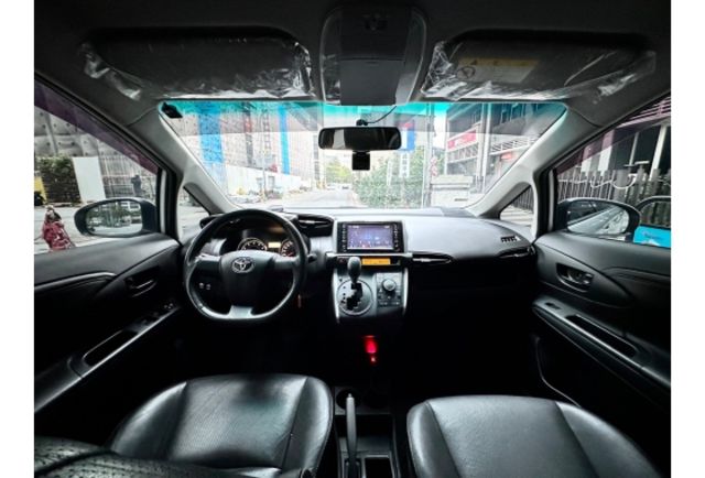 2012 Toyota wish 2.0  第7張相片