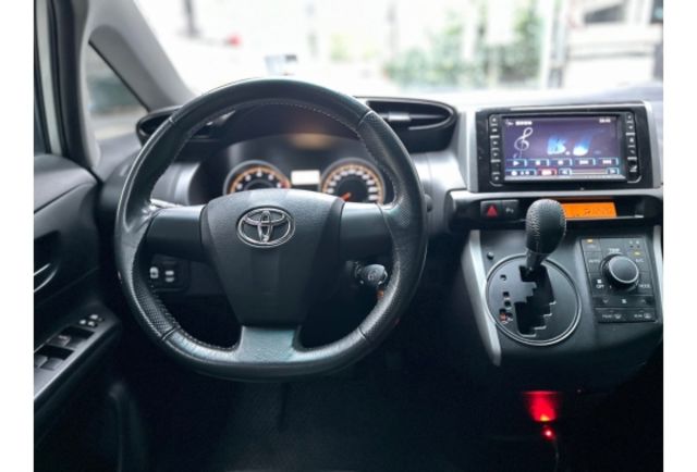 2012 Toyota wish 2.0  第8張相片