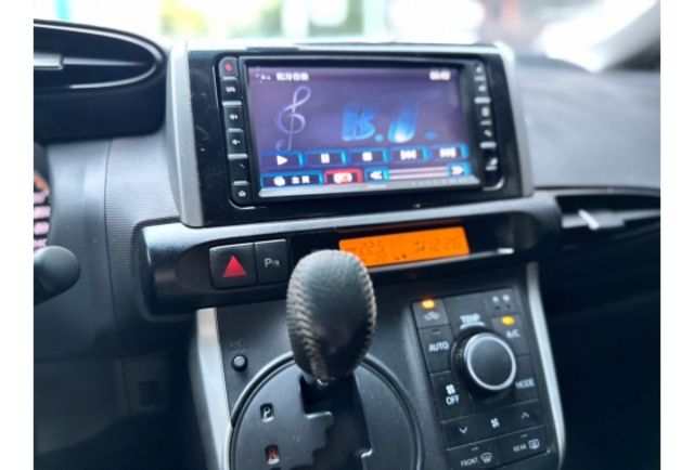 2012 Toyota wish 2.0  第10張相片