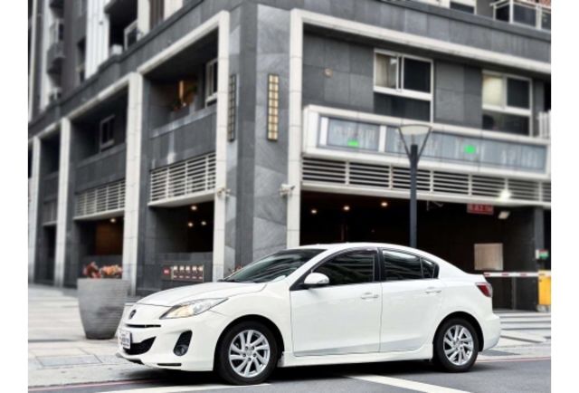 2011 Mazda3  第1張相片