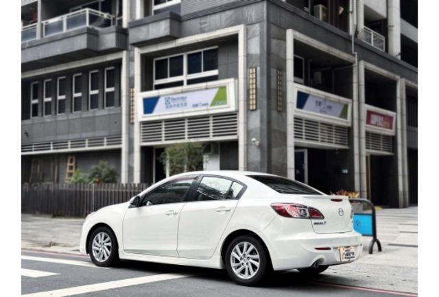 2011 Mazda3  第4張相片