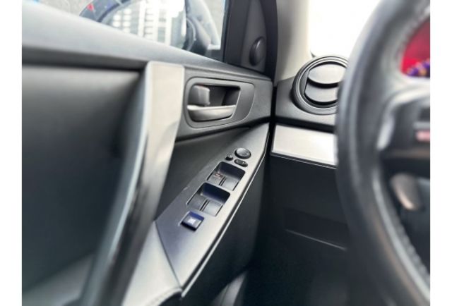 2011 Mazda3  第7張相片
