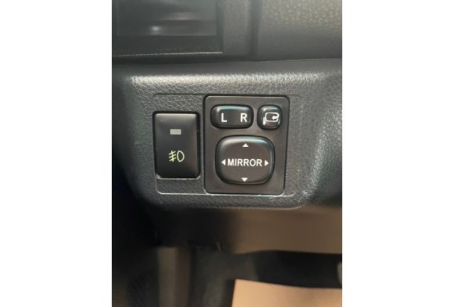 2016 Toyota Yaris S版1.5  第7張相片