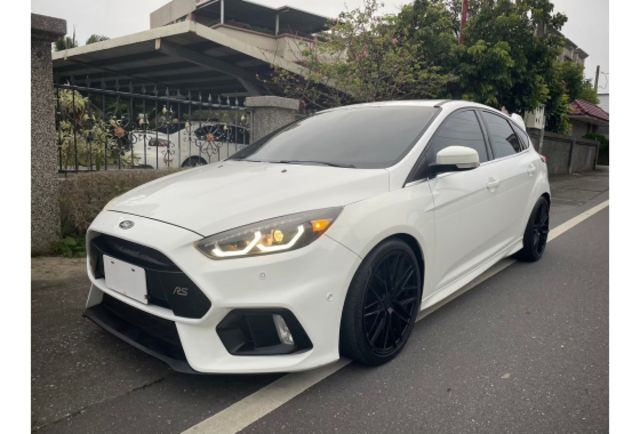 2015 Ford Focus  第2張相片
