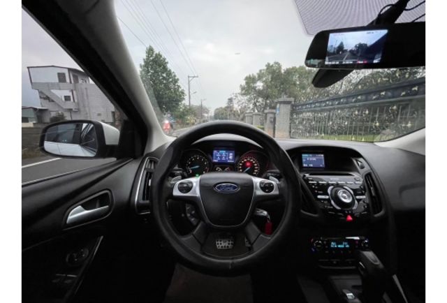 2015 Ford Focus  第11張相片