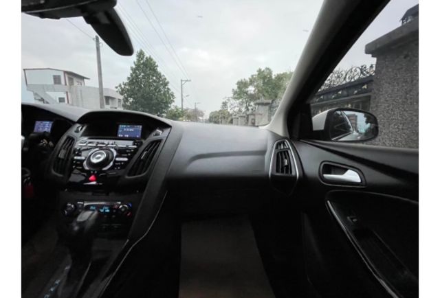 2015 Ford Focus  第19張相片