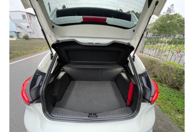 2015 Ford Focus  第24張相片