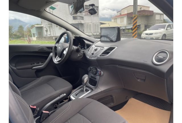 2014 FORD FIRSTA  第7張相片