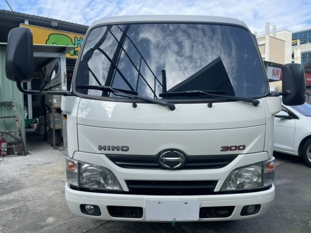 HINO日野 300  第3張相片