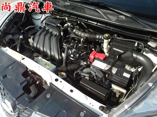 2015型 全車原鈑件 免鑰匙 定速 導航 倒車影像 藍芽 循跡防滑 胎壓偵測 行車紀錄器 歡迎來店賞車  第8張相片