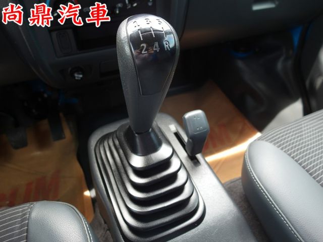 2020型 四輪傳動 手排 原鈑件 里程僅跑6萬 新安裝三面篷 有行車紀錄器  第18張相片