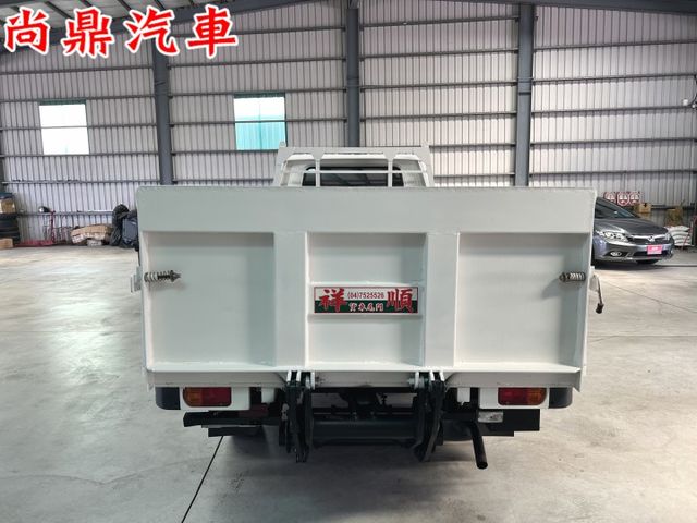 2024型 里程僅跑2萬 全車原鈑件 升降尾門 倒車影像 行車紀錄器 賺錢車 車子漂亮 歡迎賞車  第3張相片